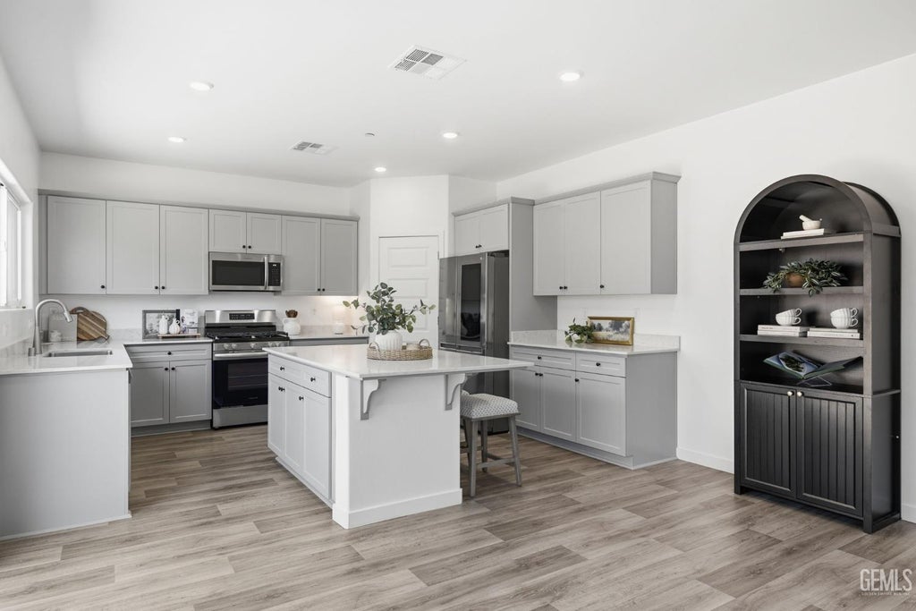 Photo of 9634 Maple Terrace Lane, Shafter, CA 93263 (MLS # 202607803)