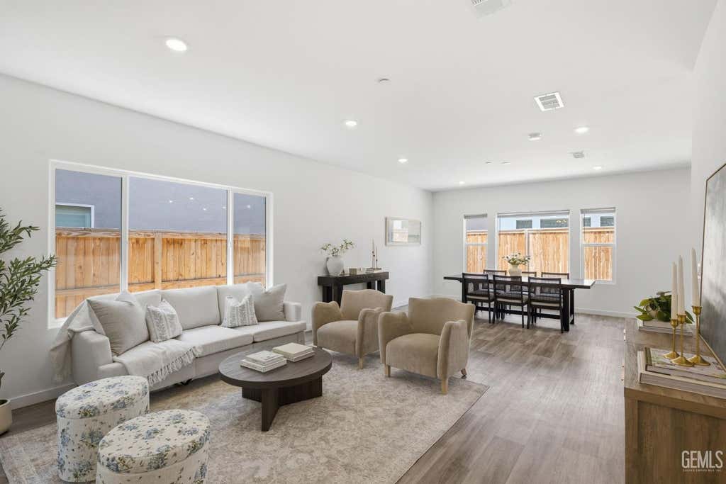 Photo of 9634 Maple Terrace Lane, Shafter, CA 93263 (MLS # 202607803)