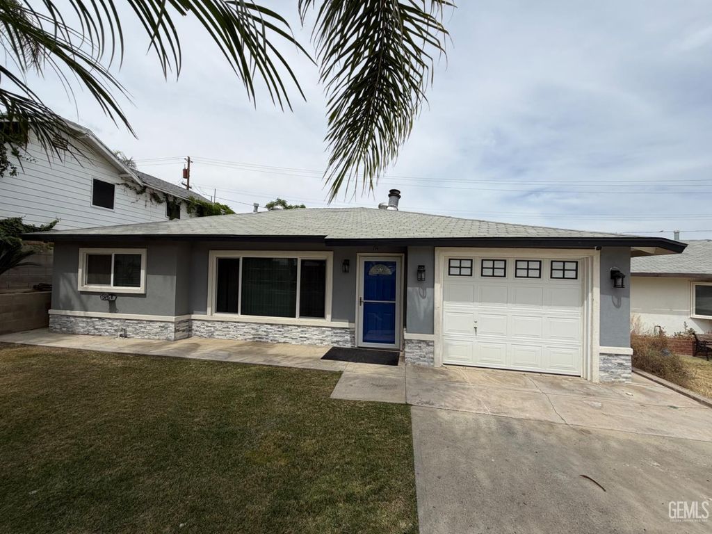 Photo of 514 F Street, Taft, CA 93268 (MLS # 202603830)