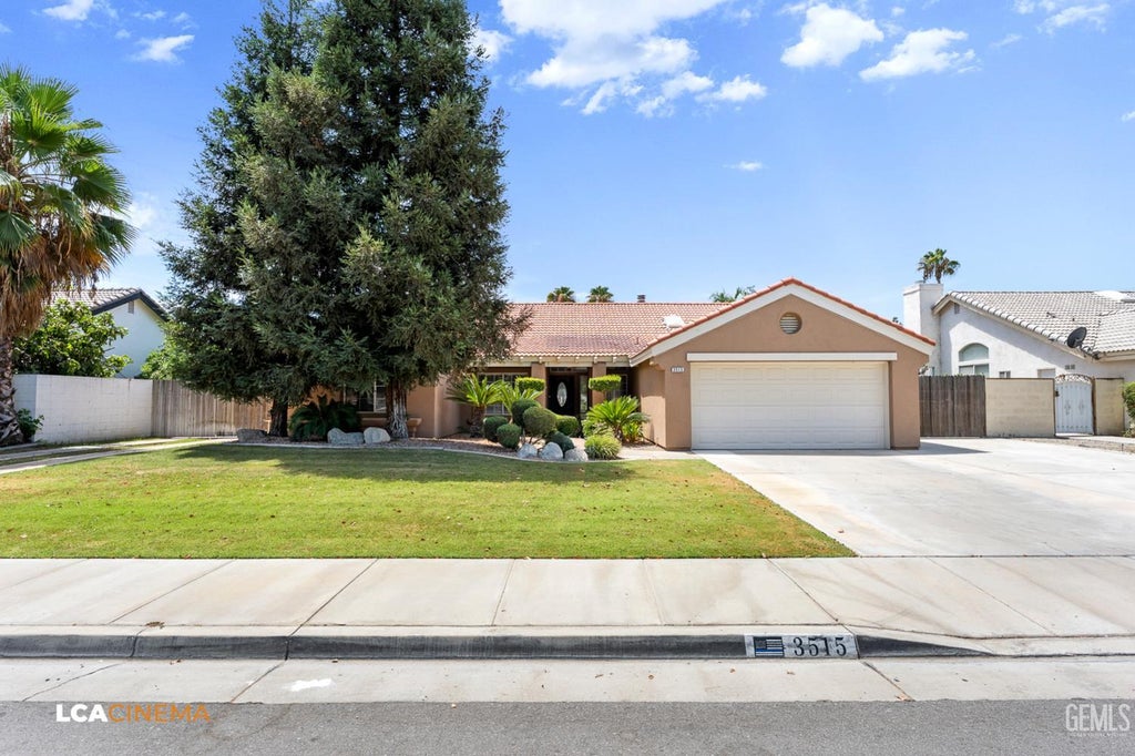 Photo of 3515 Bathurst Avenue, Bakersfield, CA 93313 (MLS # 202608022)