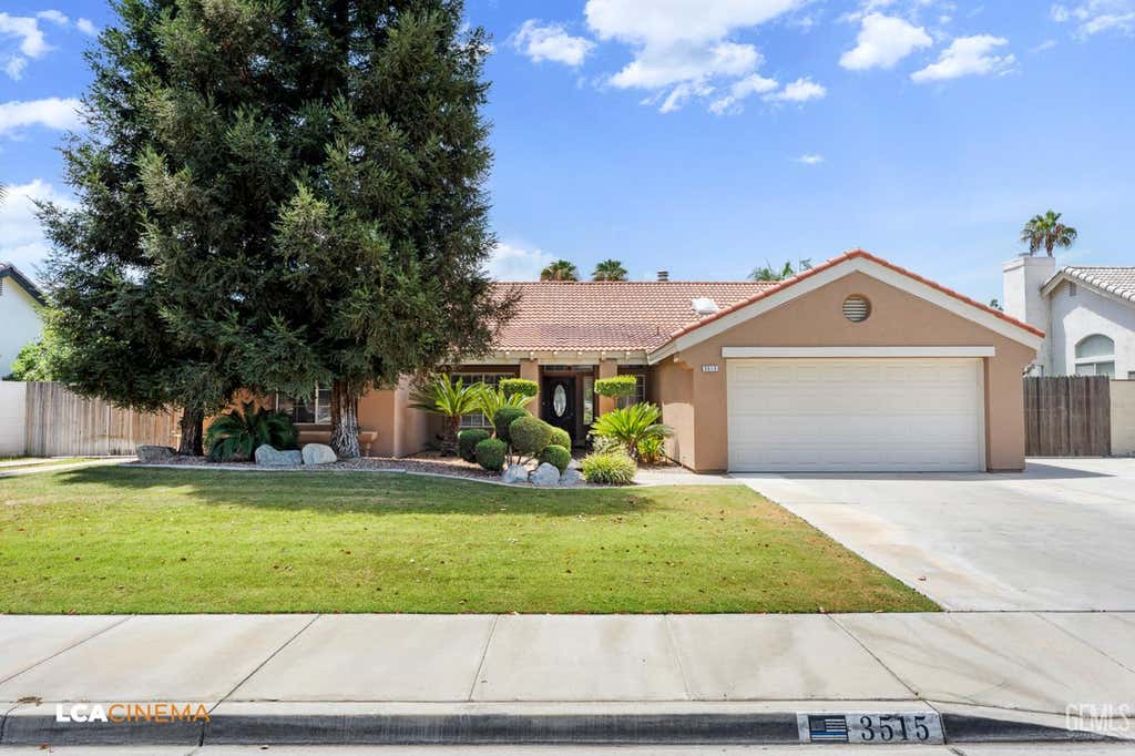 Photo of 3515 Bathurst Avenue, Bakersfield, CA 93313 (MLS # 202608022)