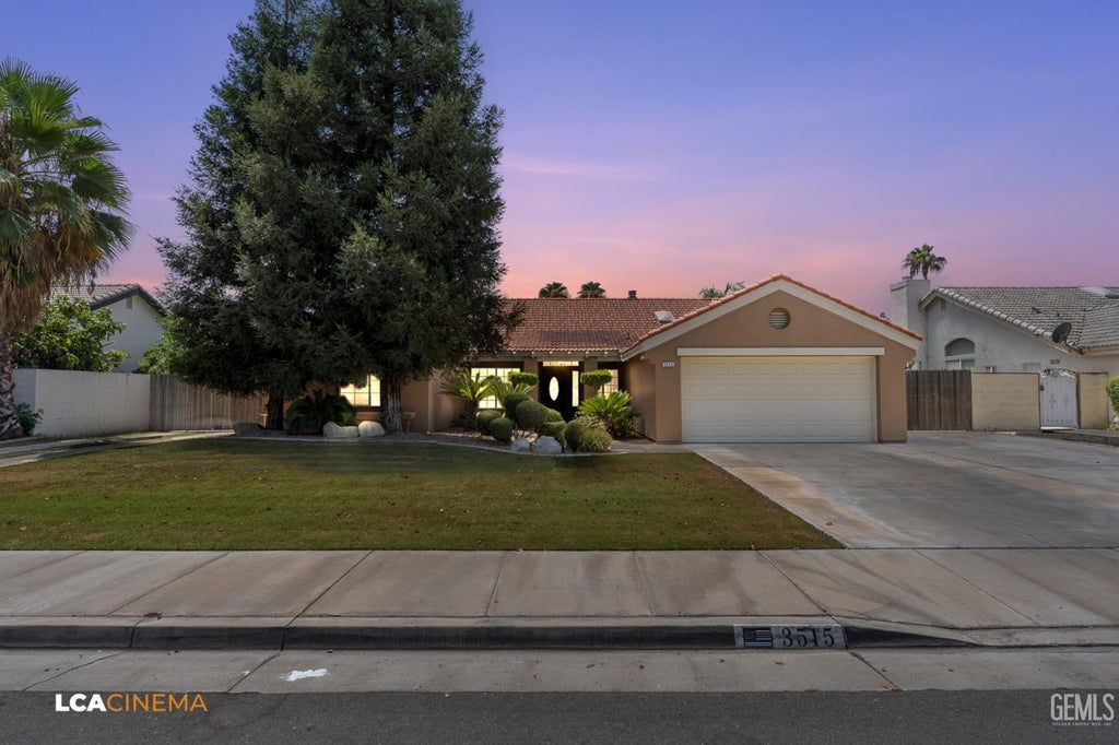 Photo of 3515 Bathurst Avenue, Bakersfield, CA 93313 (MLS # 202608022)