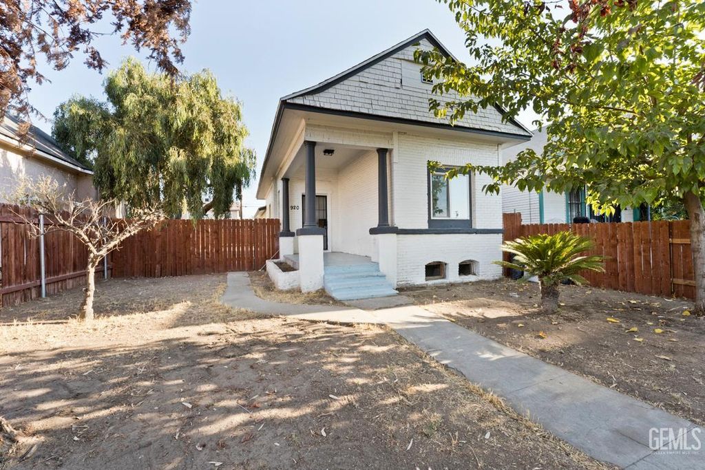 Photo of 920 Kentucky Street, Bakersfield, CA 93305 (MLS # 202510675)