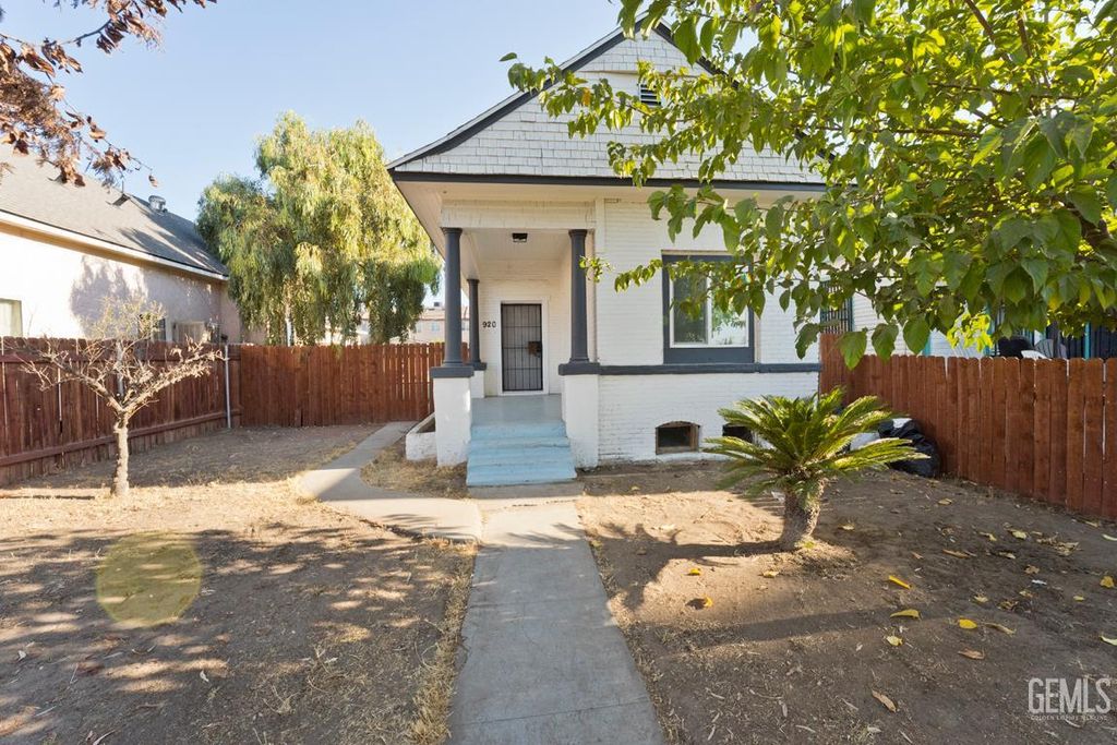 Photo of 920 Kentucky Street, Bakersfield, CA 93305 (MLS # 202510675)