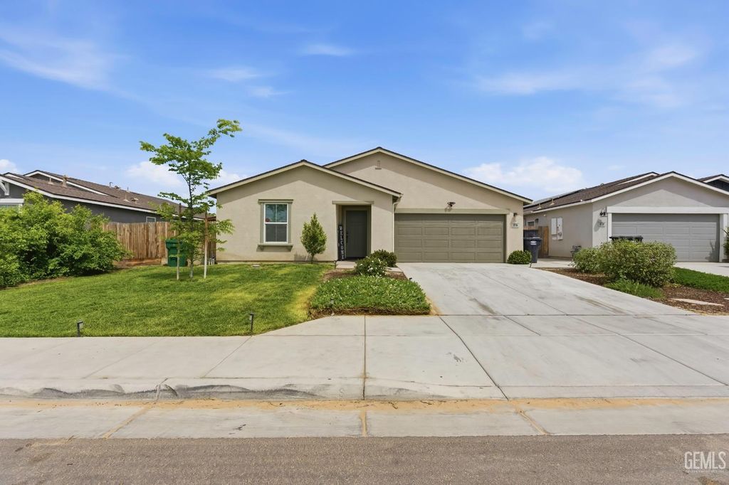 Photo of 8716 Akero Avenue, Bakersfield, CA 93307 (MLS # 202603975)