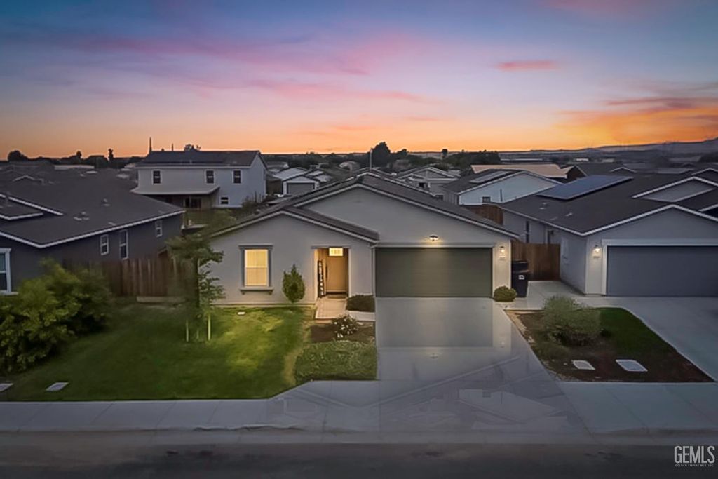 Photo of 8716 Akero Avenue, Bakersfield, CA 93307 (MLS # 202603975)