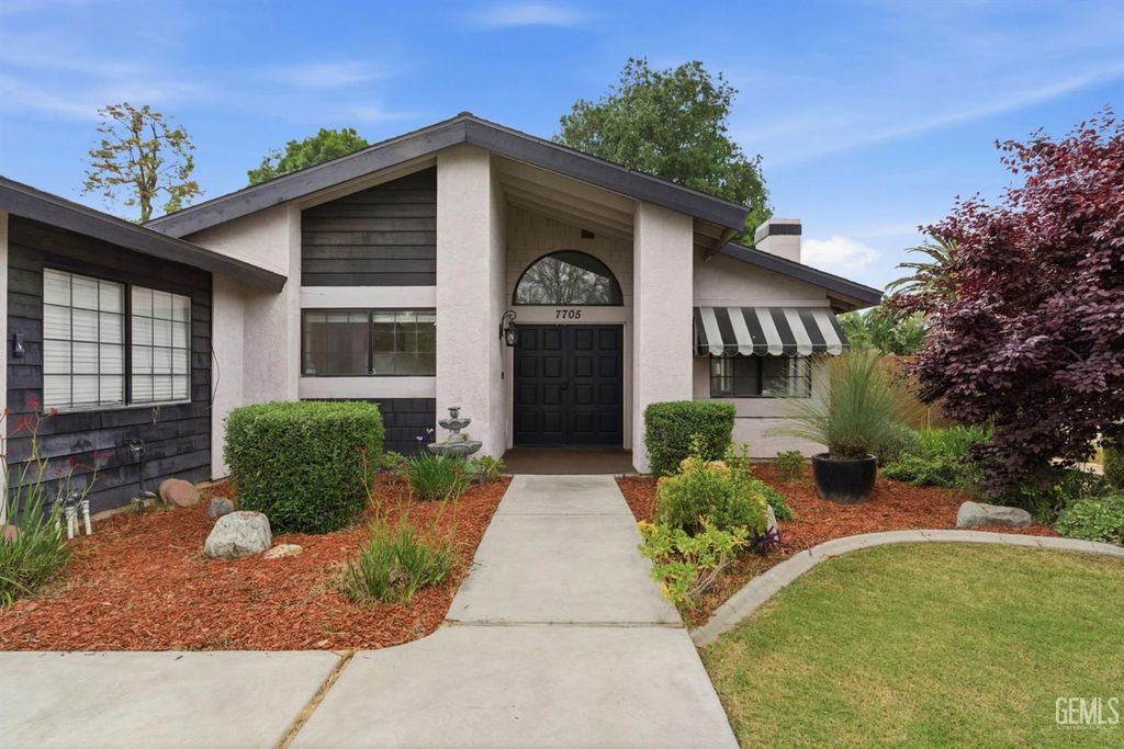 Photo of 7705 Gallup Drive, Bakersfield, CA 93309 (MLS # 202604076)