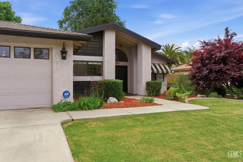 Photo of 7705 Gallup Drive, Bakersfield, CA 93309 (MLS # 202604076)