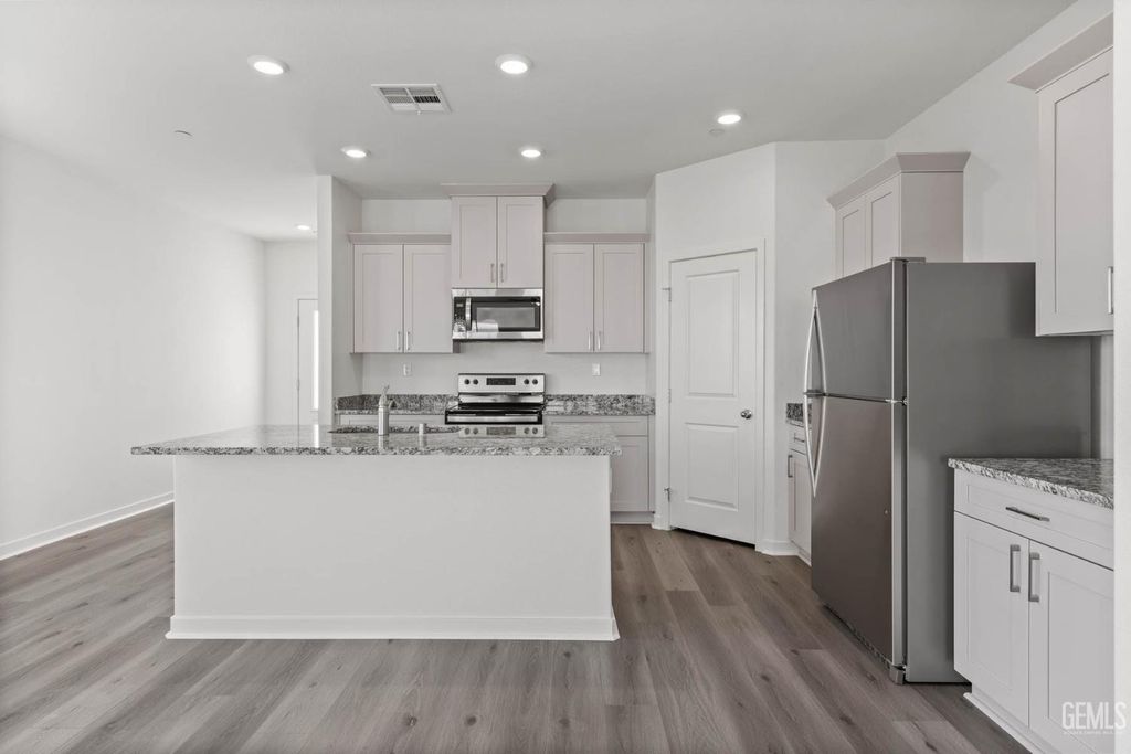Photo of 7940 Blueberry Avenue, Bakersfield, CA 93313 (MLS # 202510147)