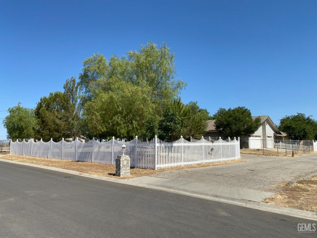 Photo of 10800 Pitts Avenue, Bakersfield, CA 93306 (MLS # 202603940)
