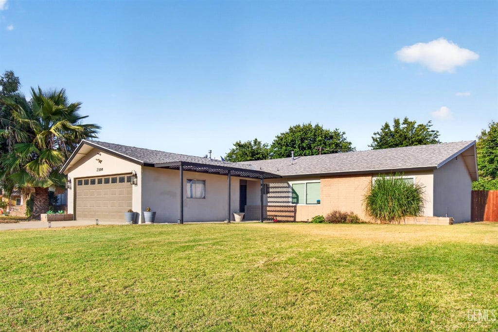 Photo of 2304 Sandpiper Road, Bakersfield, CA 93309 (MLS # 202605137)