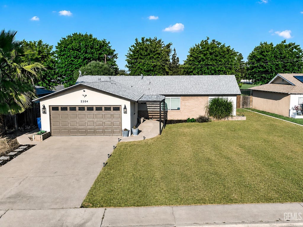 Photo of 2304 Sandpiper Road, Bakersfield, CA 93309 (MLS # 202605137)