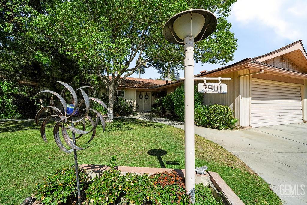 Photo of 2901 Summit Circle, Bakersfield, CA 93306 (MLS # 202607788)