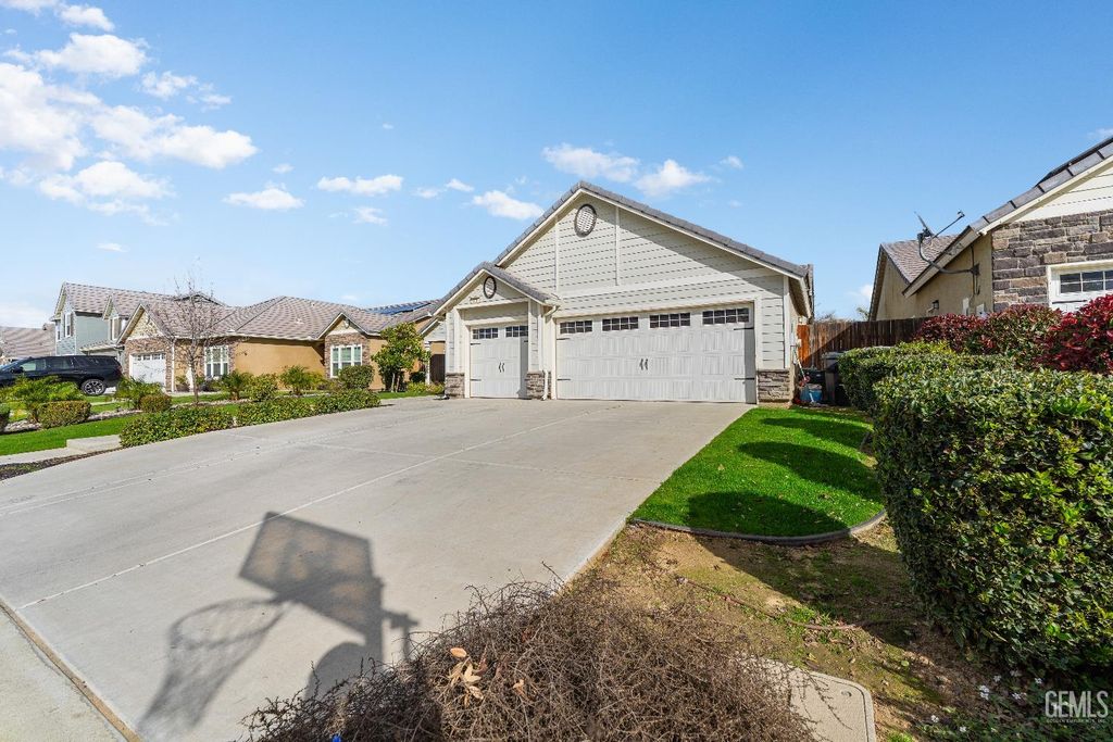 Photo of 13612 Star Shine Drive, Bakersfield, CA 93314 (MLS # 202600132)