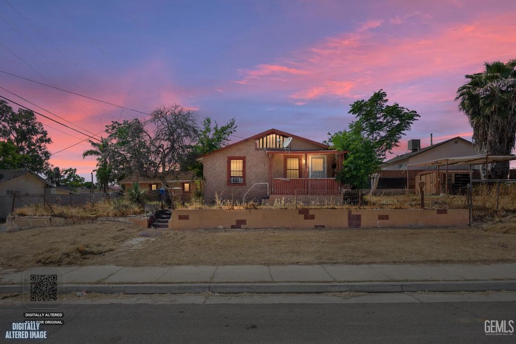 Photo of 2418 N Inyo Street, Bakersfield, CA 93305 (MLS # 202603928)