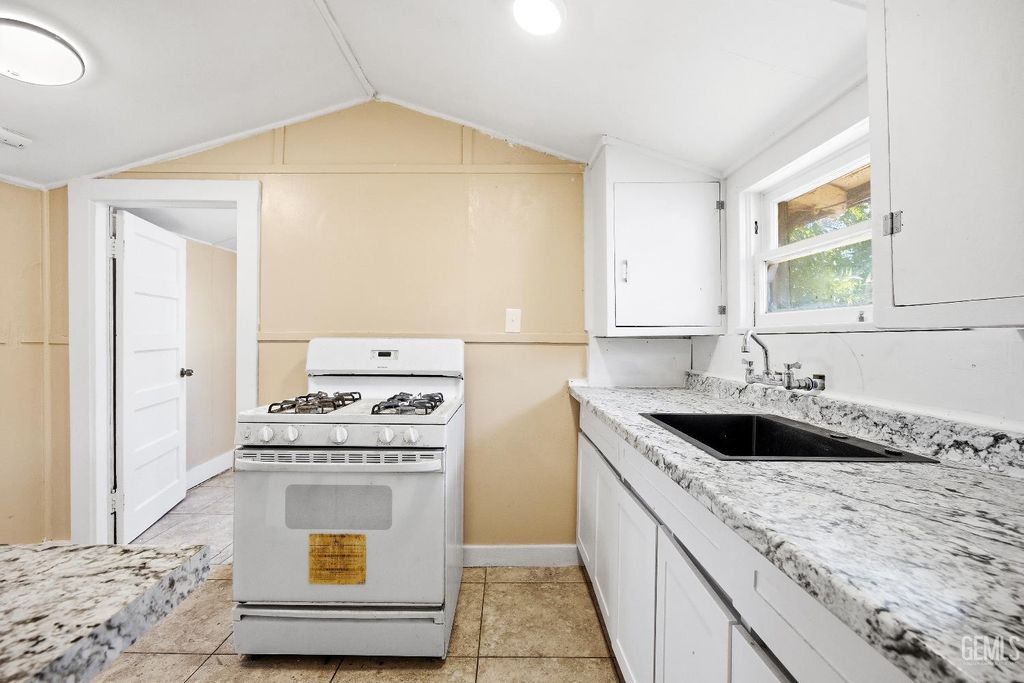 Photo of 2418 N Inyo Street, Bakersfield, CA 93305 (MLS # 202603928)