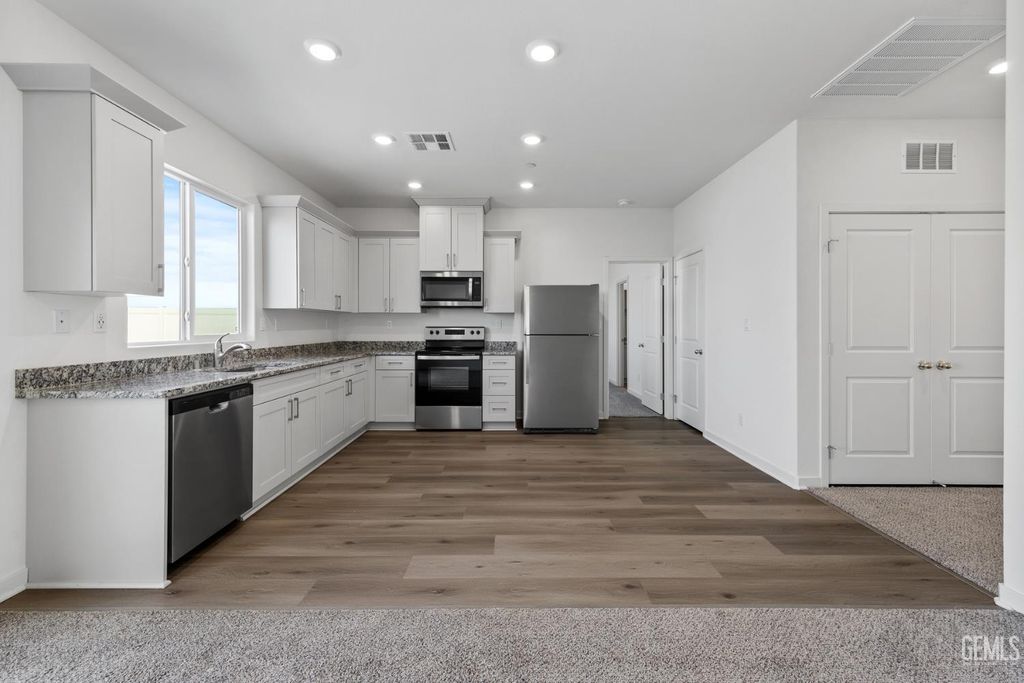 Photo of 8000 Ita Palm Way, Bakersfield, CA 93313 (MLS # 202510614)
