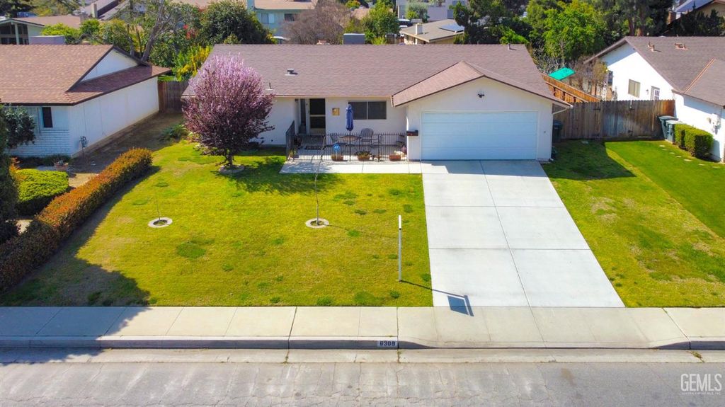 Photo of 6309 Sundale Avenue, Bakersfield, CA 93309 (MLS # 202510554)