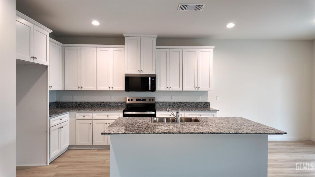 Photo of 1627 Levin Street, Bakersfield, CA 93307 (MLS # 202604022)