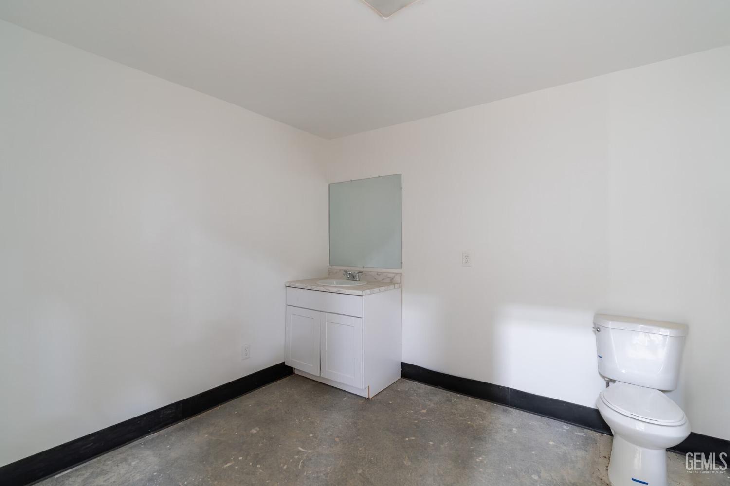 Bakersfield, California 93314, United States, ,Commercial,Active,64204