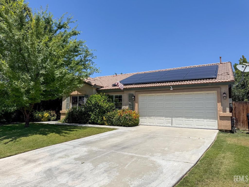 Photo of 10512 Yosemite Falls Avenue, Bakersfield, CA 93312 (MLS # 202605890)