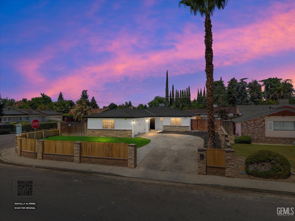 Photo of 3824 Madrid Avenue, Bakersfield, CA 93309 (MLS # 202610275)