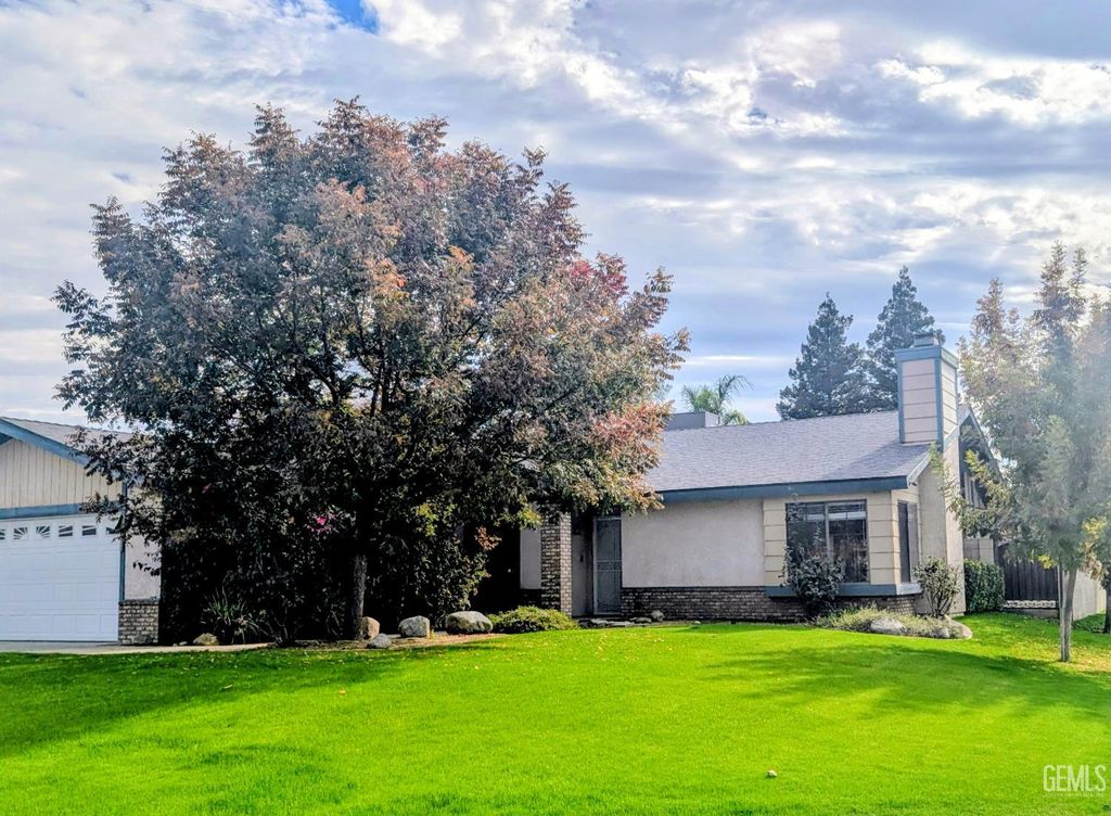 Photo of 6925 Aztec Way, Bakersfield, CA 93308 (MLS # 202603886)