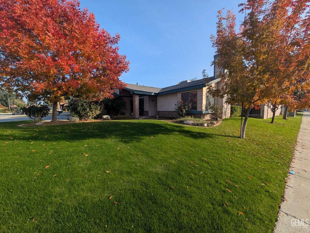 Photo of 6925 Aztec Way, Bakersfield, CA 93308 (MLS # 202603886)