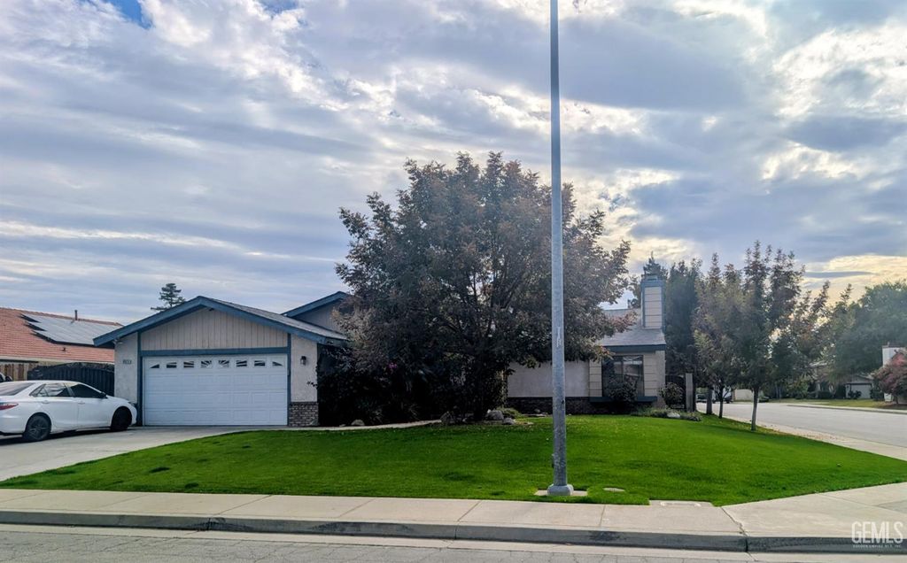 Photo of 6925 Aztec Way, Bakersfield, CA 93308 (MLS # 202603886)