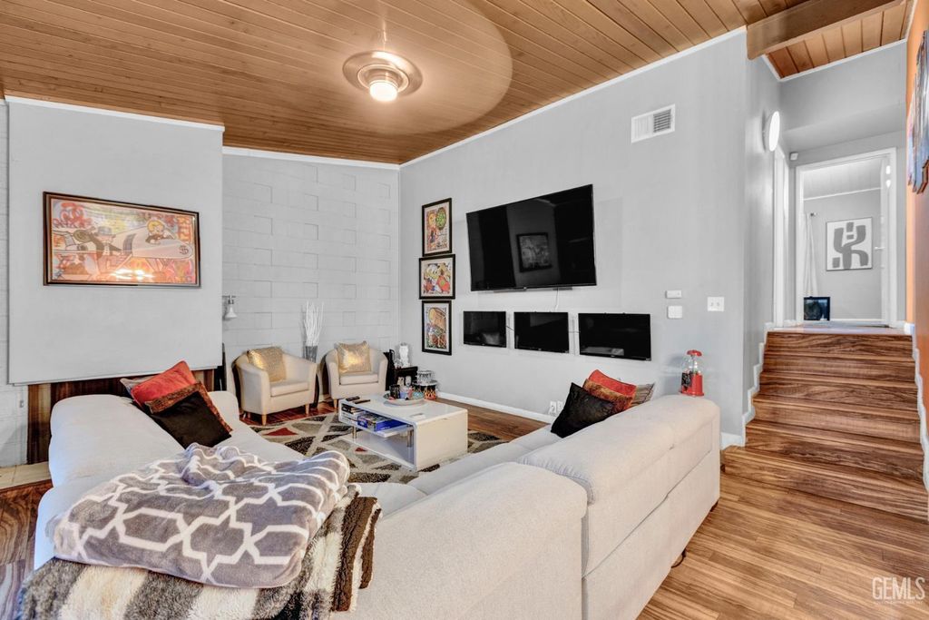 Photo of 3901 Union Avenue #15, Bakersfield, CA 93305 (MLS # 202511209)