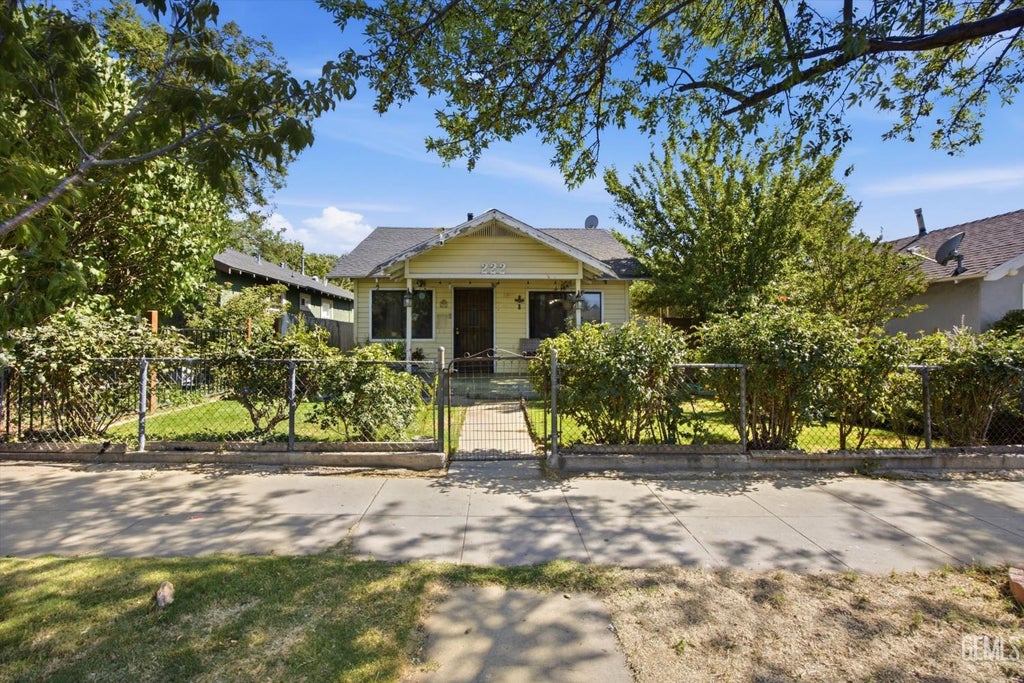 Photo of 222 W E Street, Tehachapi, CA 93561 (MLS # 202608071)