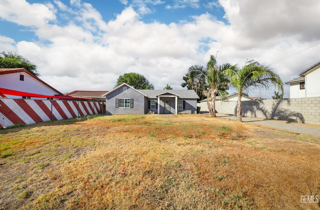 Photo of 612 China Grade Loop, Bakersfield, CA 93308 (MLS # 202511120)
