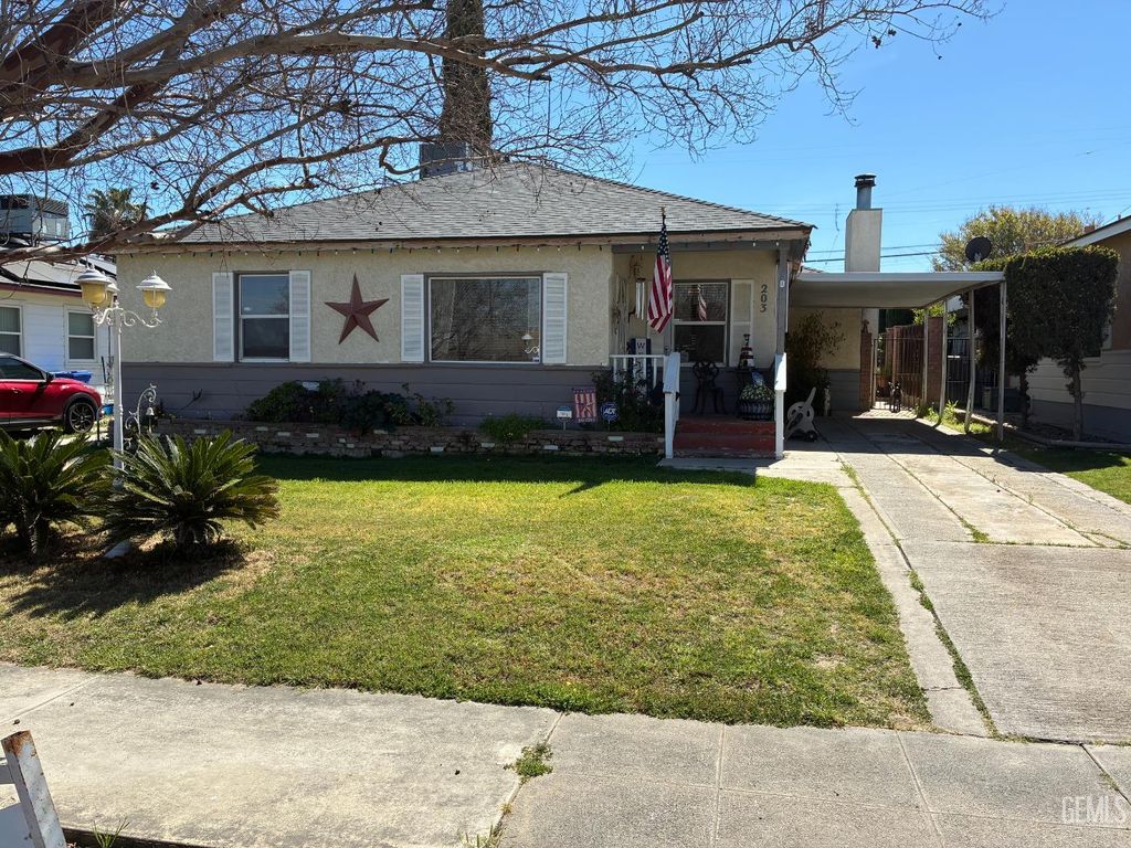 Photo of 203 E Lucard Street, Taft, CA 93268 (MLS # 202602696)