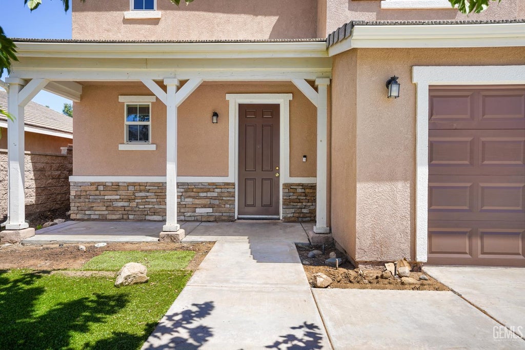 Photo of 1004 Los Cantos Avenue, Arvin, CA 93203 (MLS # 202607908)