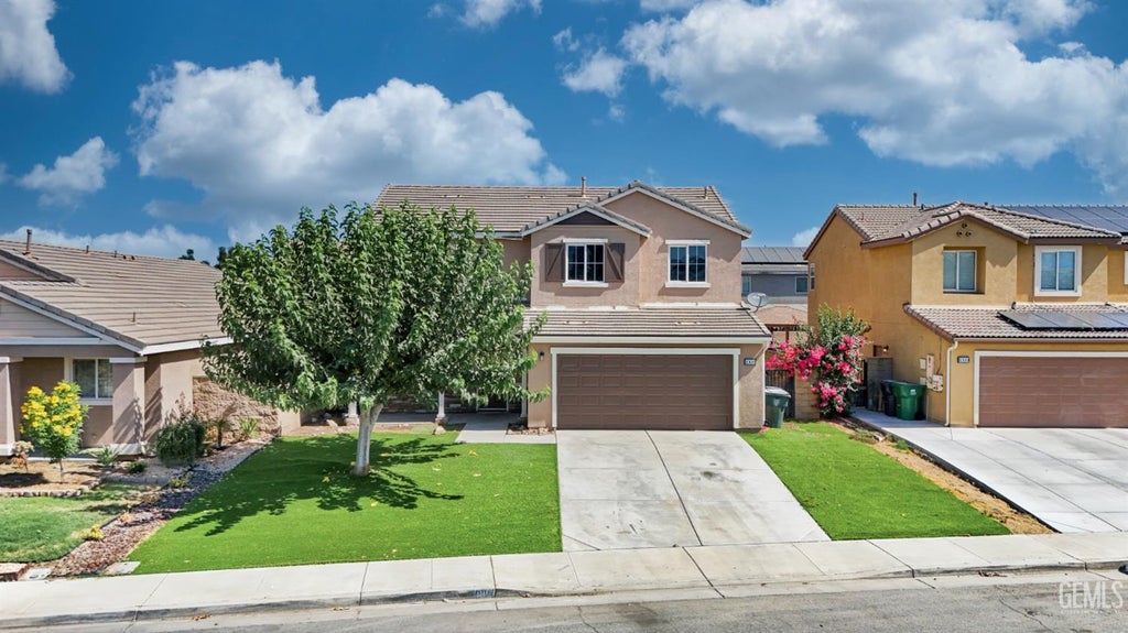 Photo of 1004 Los Cantos Avenue, Arvin, CA 93203 (MLS # 202607908)