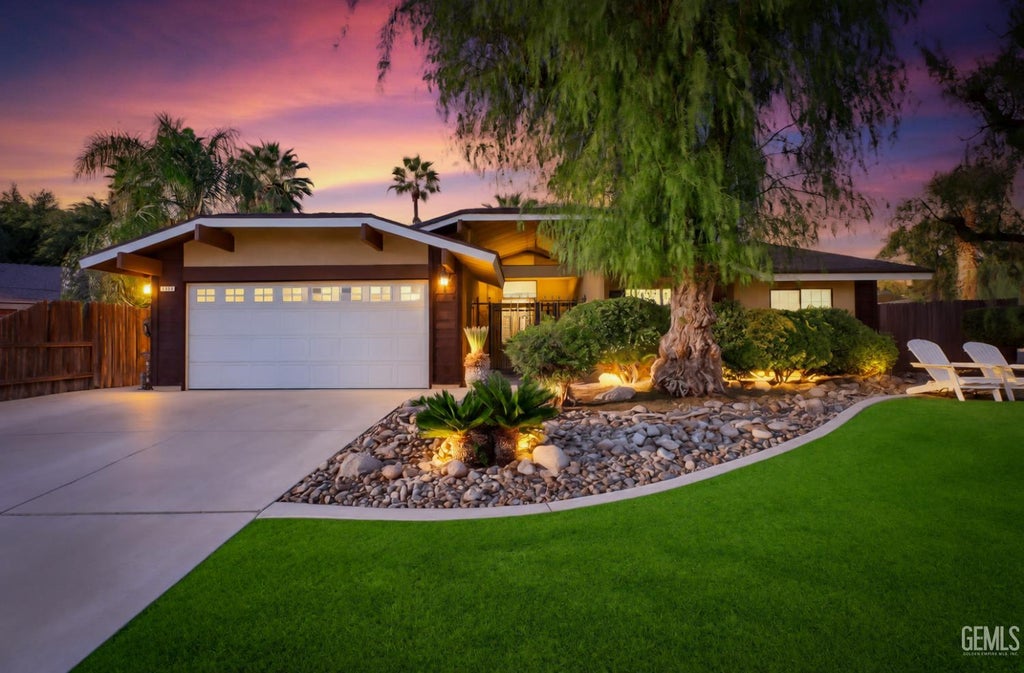 Photo of 6808 Autumn Ridge Drive, Bakersfield, CA 93306 (MLS # 202610868)