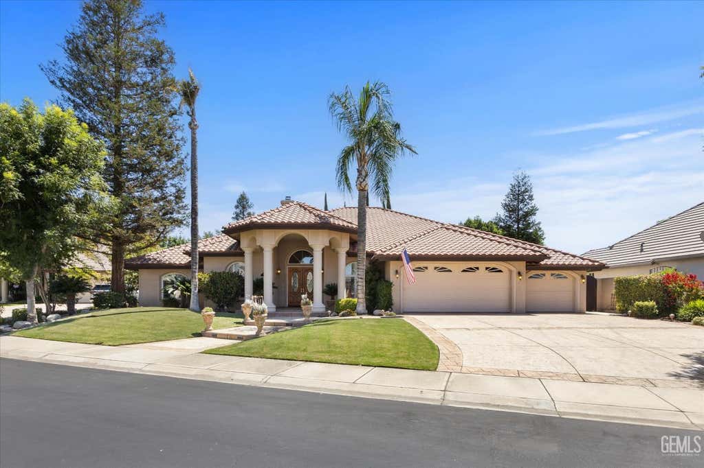 Photo of 4618 Islands Drive, Bakersfield, CA 93312 (MLS # 202607622)