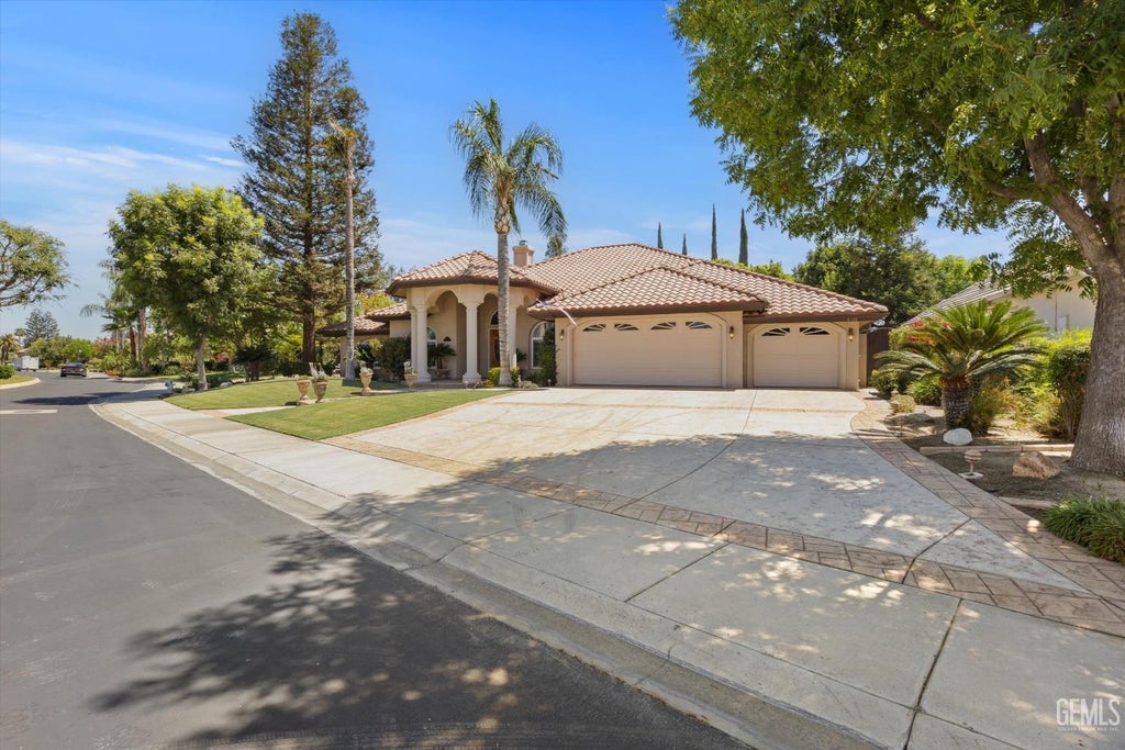 Photo of 4618 Islands Drive, Bakersfield, CA 93312 (MLS # 202607622)