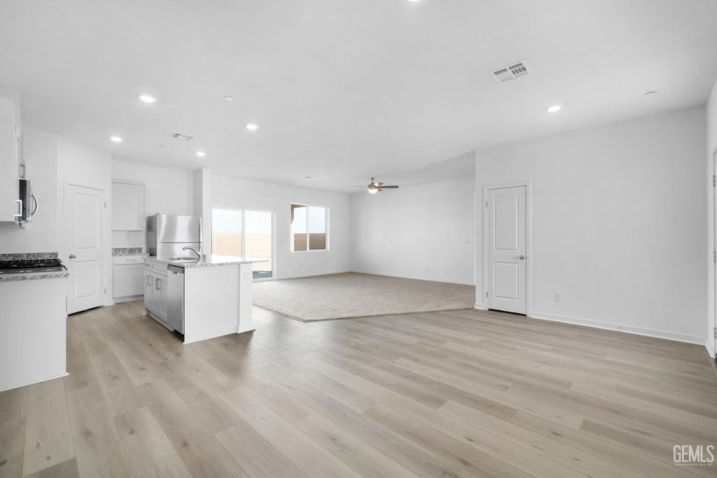 Photo of 1225 Acala Court, Shafter, CA 93263 (MLS # 202608794)
