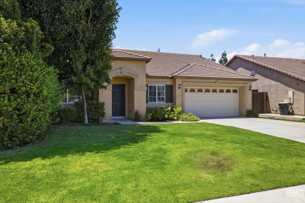 Photo of 13107 Cheyenne Mountain Drive, Bakersfield, CA 93314 (MLS # 202607976)