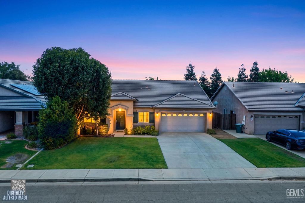Photo of 13107 Cheyenne Mountain Drive, Bakersfield, CA 93314 (MLS # 202607976)