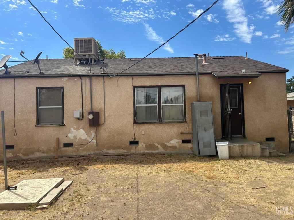 Photo of 211 S Brown ST, Bakersfield, CA 93307 (MLS # 202608037)