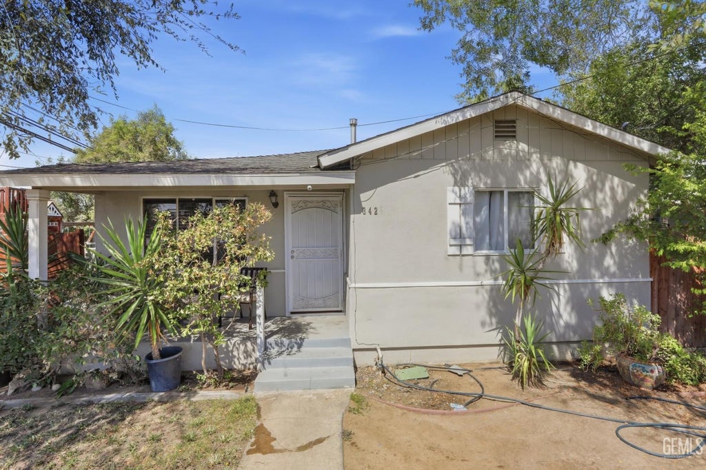 Photo of 3424 Belle Terrace, Bakersfield, CA 93309 (MLS # 202610096)