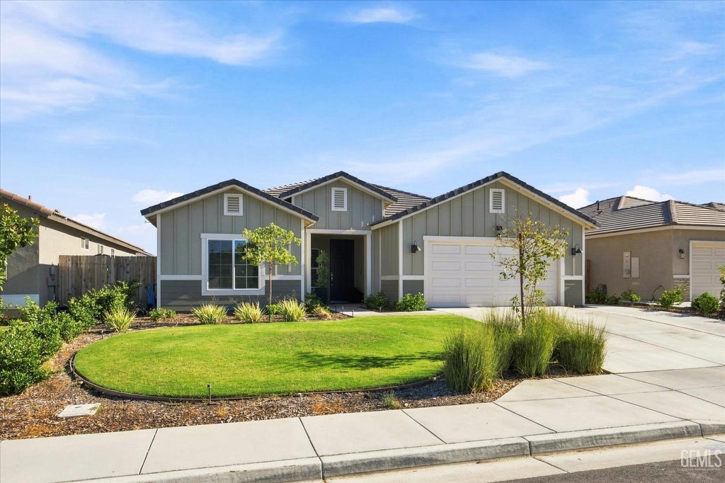 Photo of 10301 Huslia River Avenue AVE, Bakersfield, CA 93311 (MLS # 202608310)