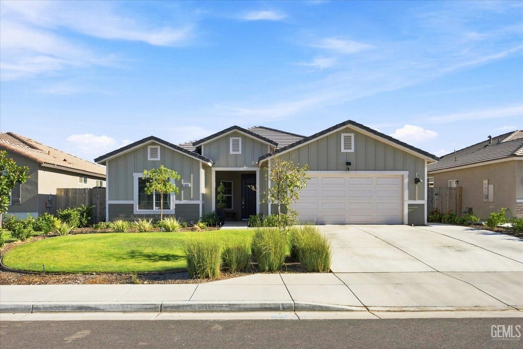 Photo of 10301 Huslia River Avenue AVE, Bakersfield, CA 93311 (MLS # 202608310)