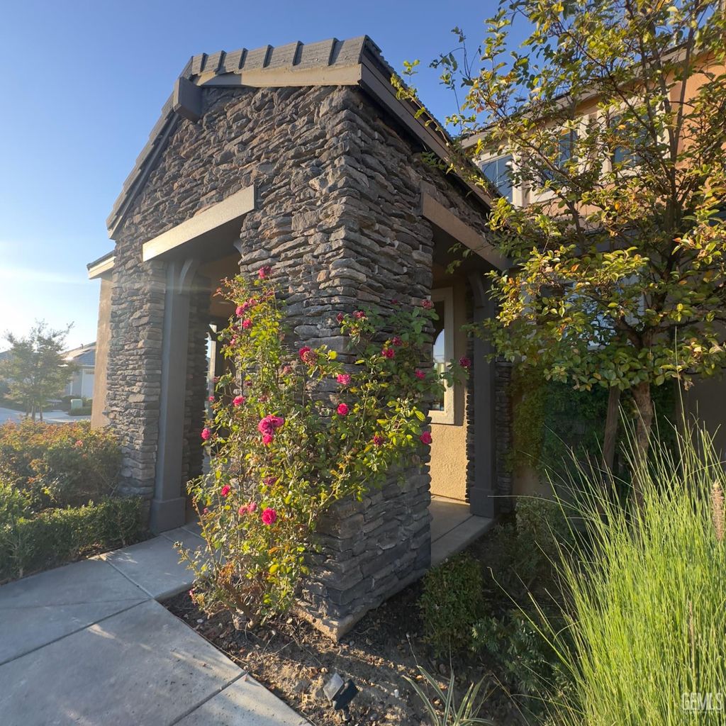 Photo of 14210 Everton Avenue, Bakersfield, CA 93311 (MLS # 202511379)