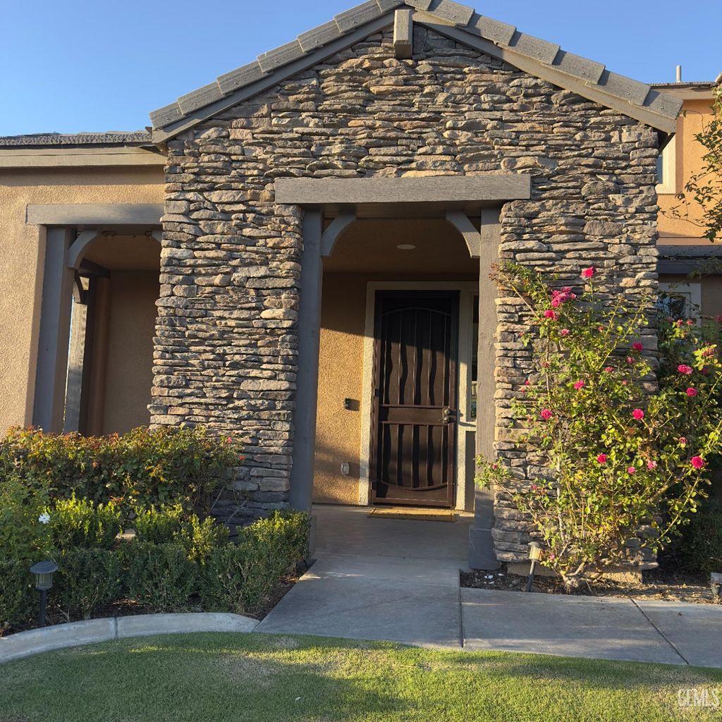 Photo of 14210 Everton Avenue, Bakersfield, CA 93311 (MLS # 202511379)