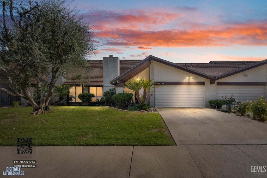 Photo of 3200 El Encanto Court #10, Bakersfield, CA 93301 (MLS # 202606816)