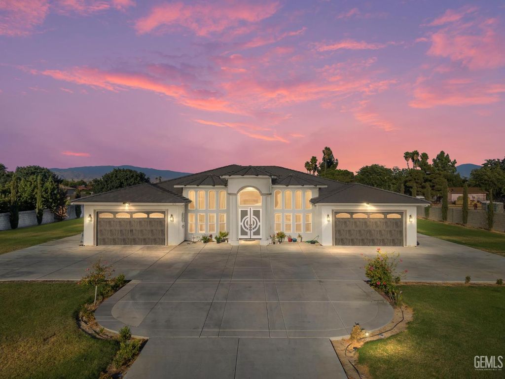 Photo of 613 S Sterling Road, Bakersfield, CA 93307 (MLS # 202511356)