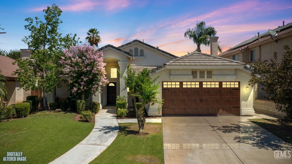 Photo of 10304 Crandon Park Drive, Bakersfield, CA 93312 (MLS # 202607940)